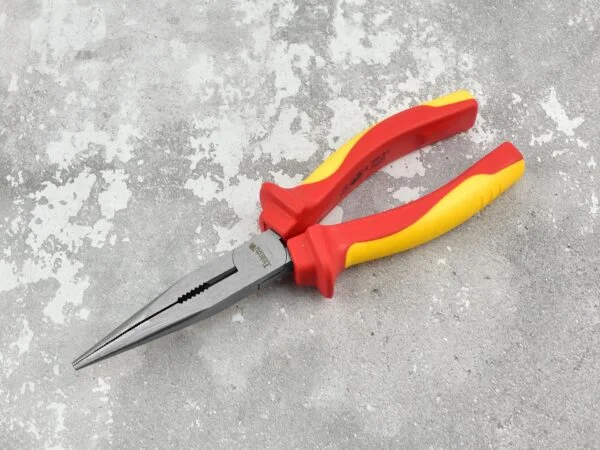 PINCE BEC PLAT 200MM ISOLEE VDE 1000V T00905 TVARDY POLOGNE – Image 2