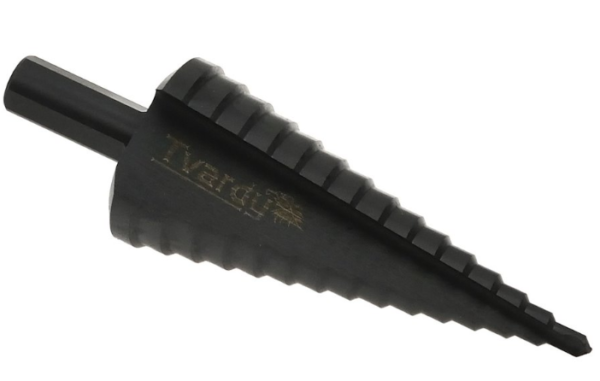 FORET ETAGE ACIER TREMPE MOLYBDENE M2 4 A 32 MM T03202 TVARDY POLOGNE